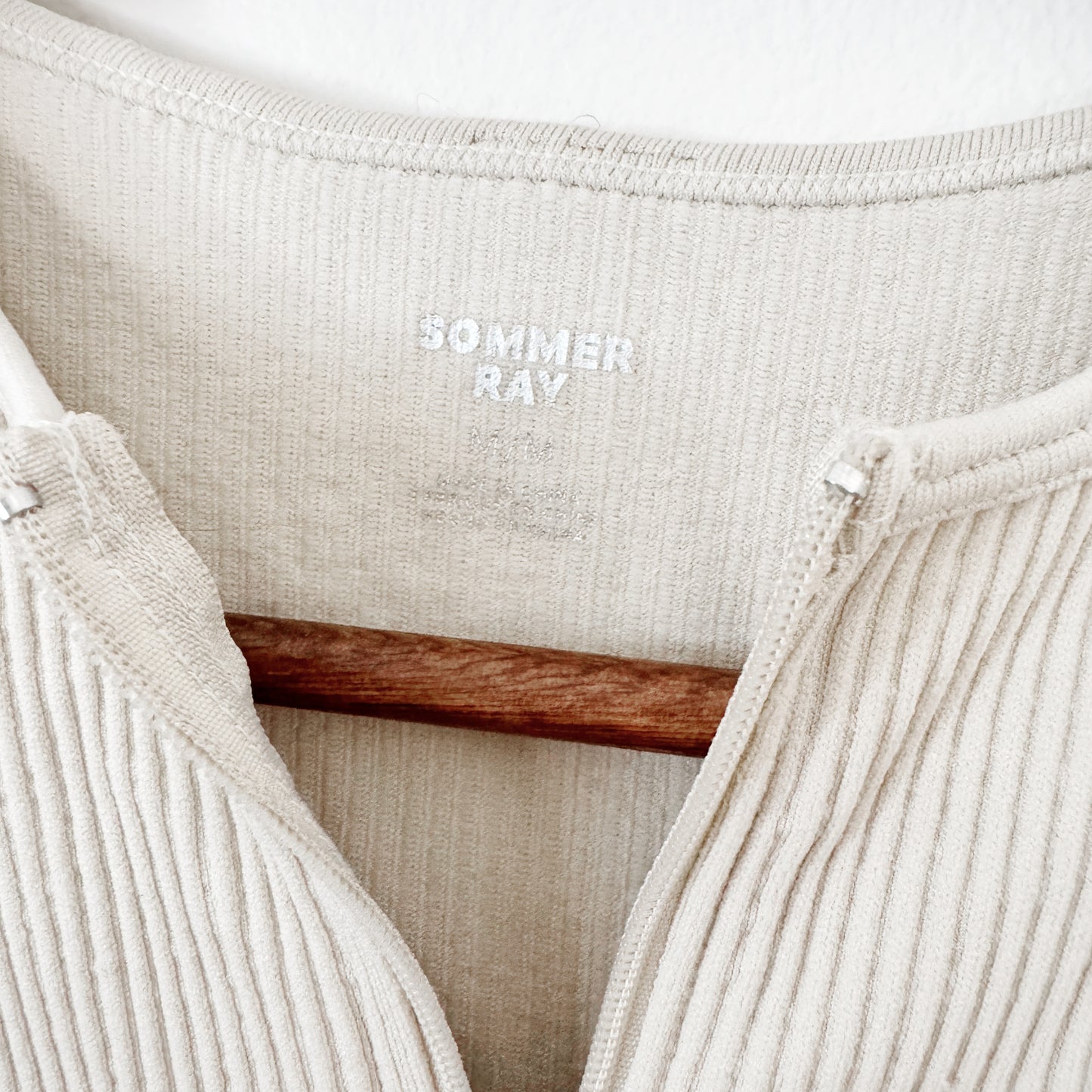 Medium | cream workout cropped top