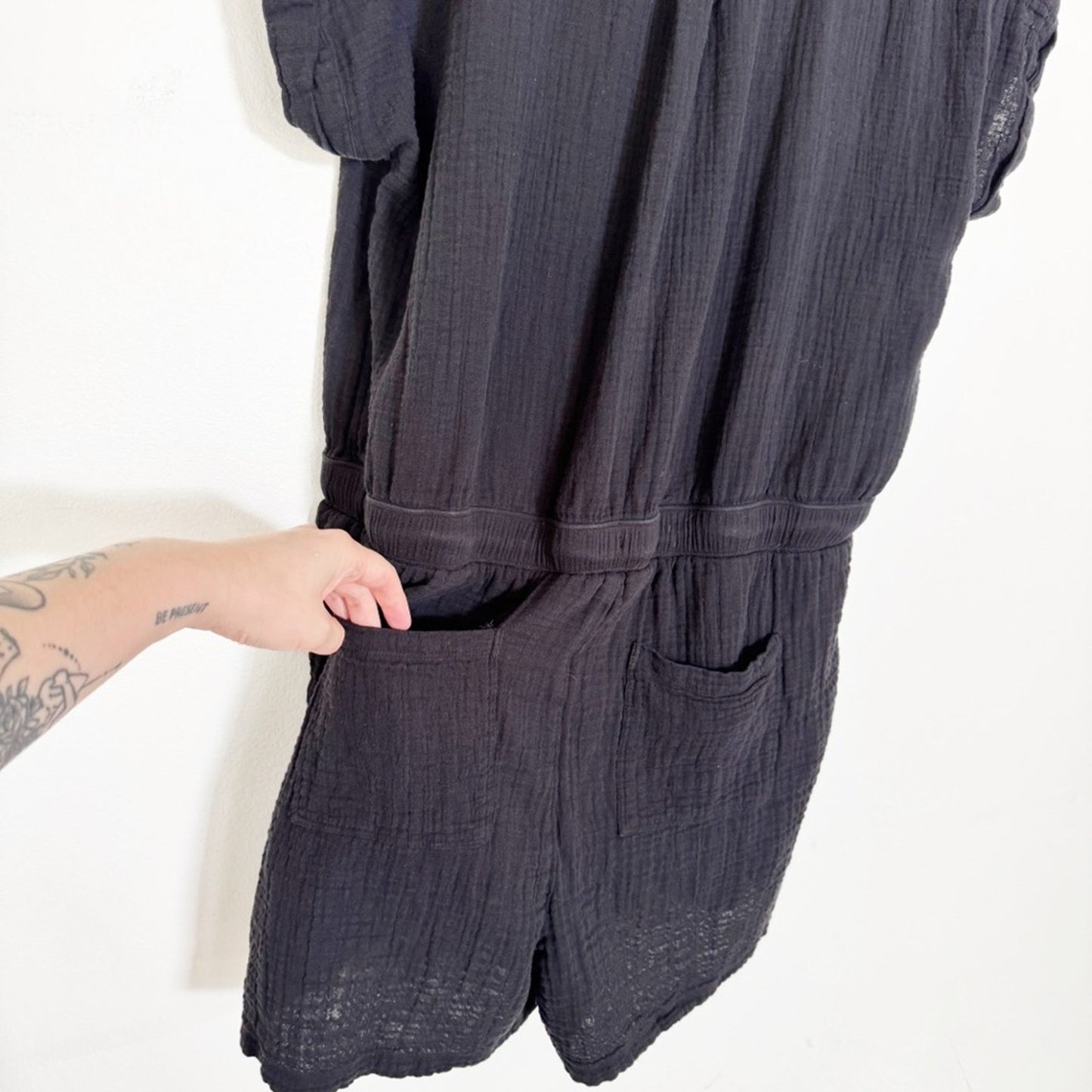 beachlunchlounge Black Short-Sleeve Button Romper XL
