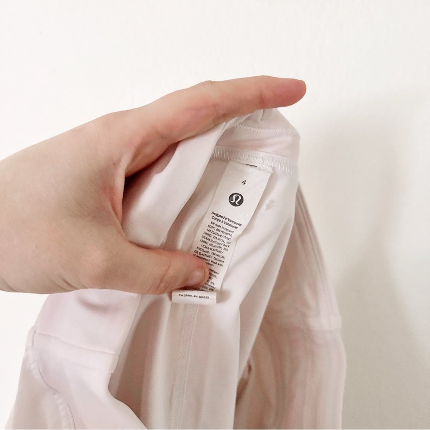 Lululemon Athletica white Skirt size 4