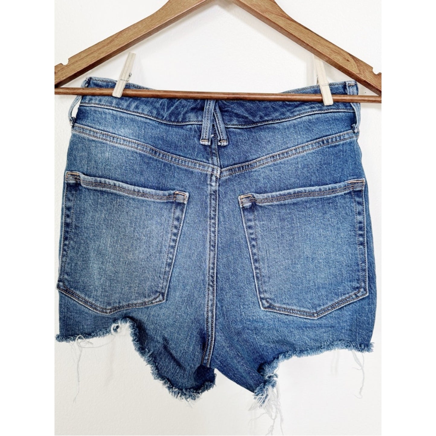 Good American Classic Denim Shorts - Blue 4/27