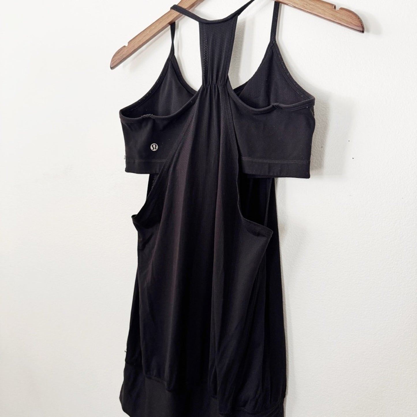Lululemon tank with sports bra est 6/8