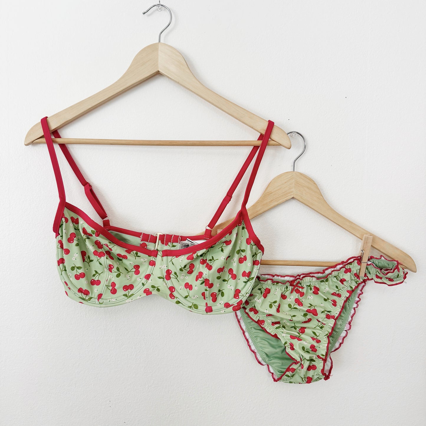 Medium / DD | VS cherry bikini NWT