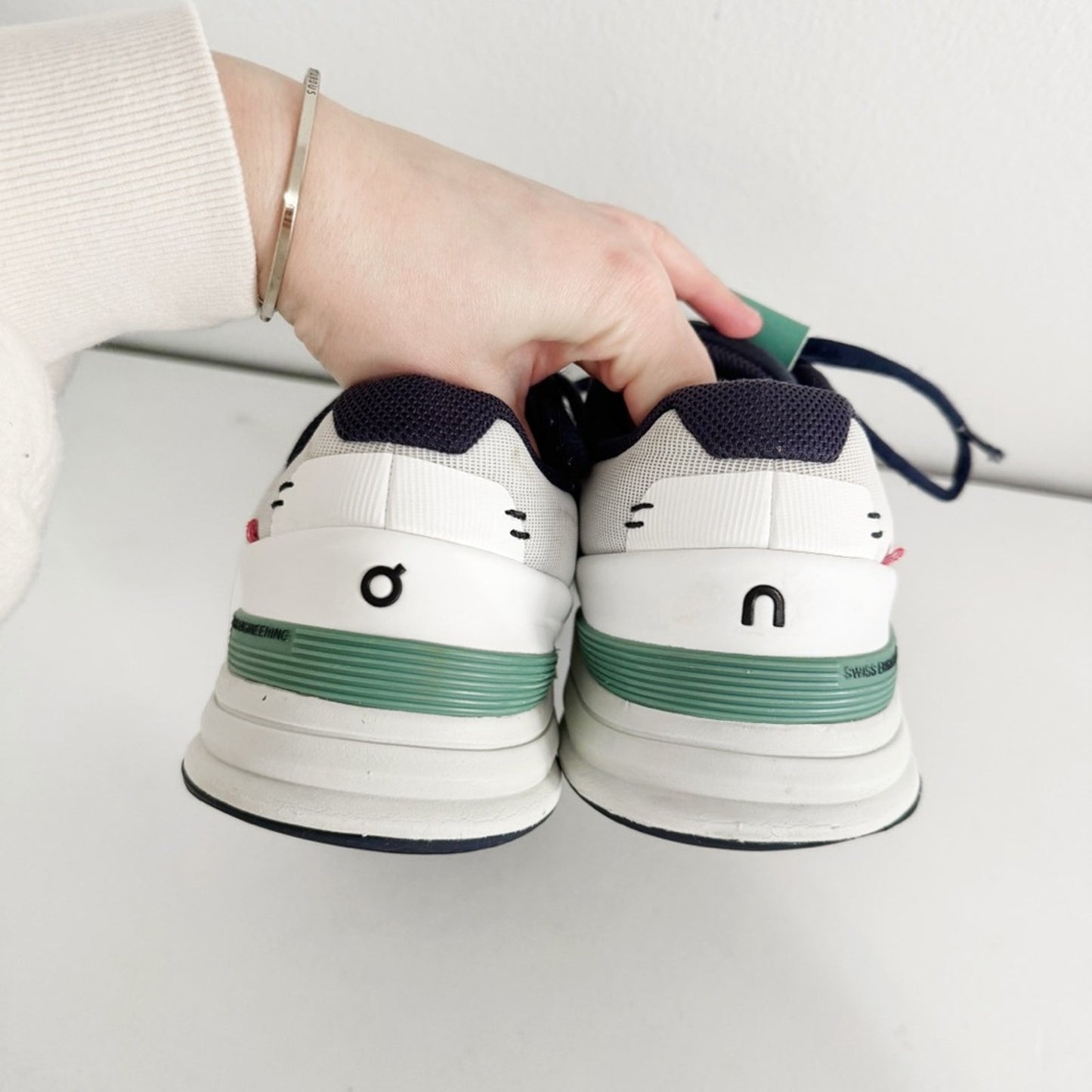 On The Roger Pro tennis shoes Women’s 8.5