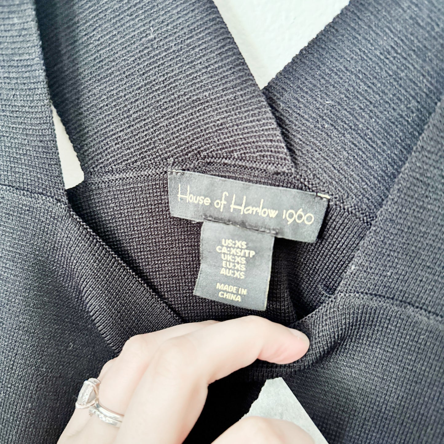 XS | House of Harlow Black thick knit v tank