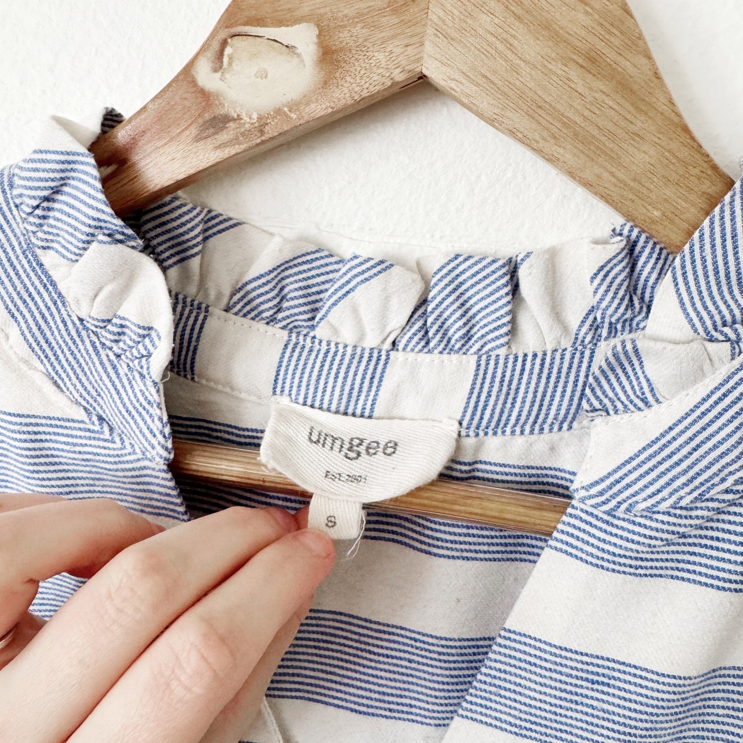 Umgee blue and white flutter sleeve dress small