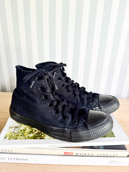 7.5 Women’s | all black high top converse