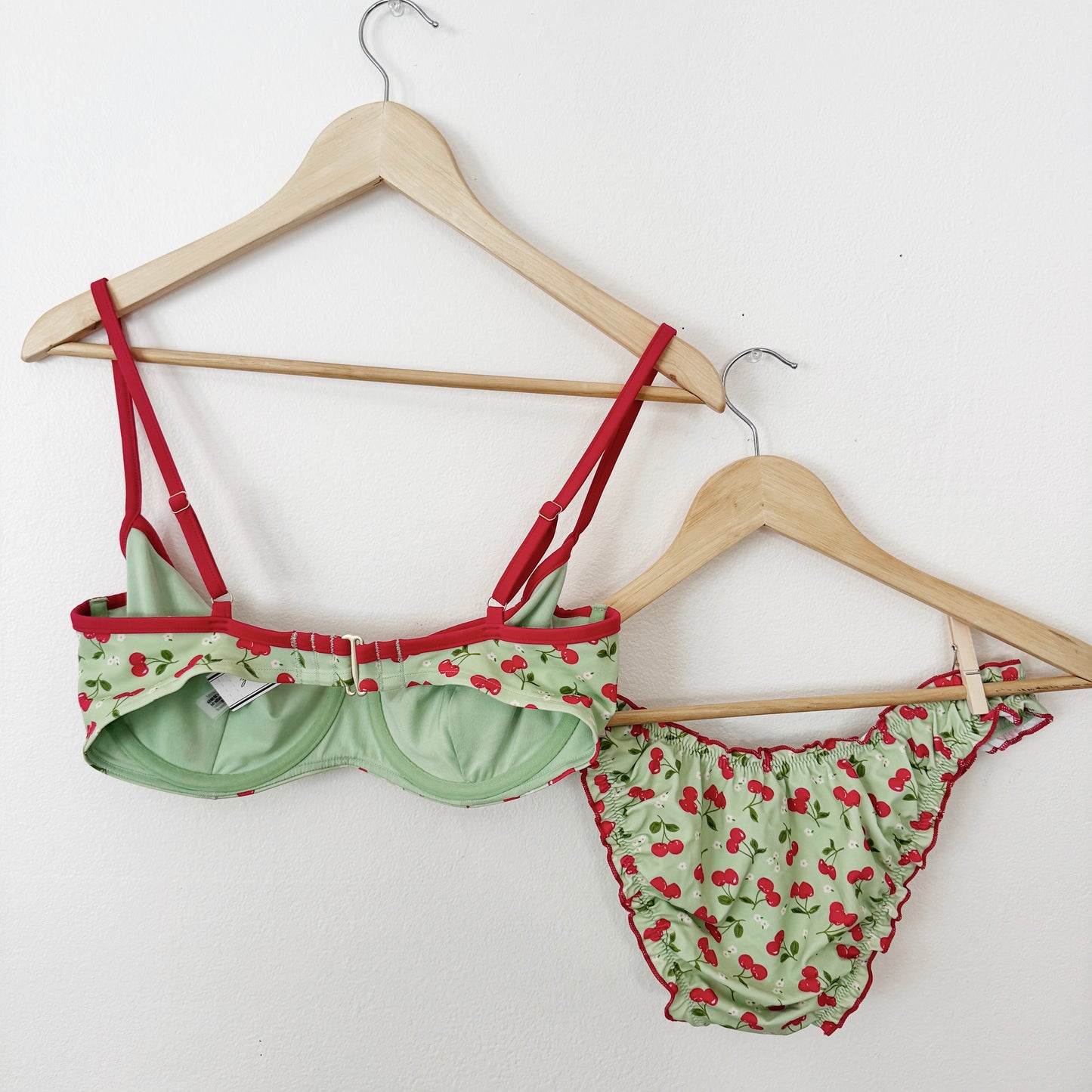 Medium / DD | VS cherry bikini NWT