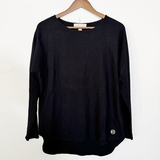Small oversized | Black knit long sleeve oversized fit 
Michael Kors