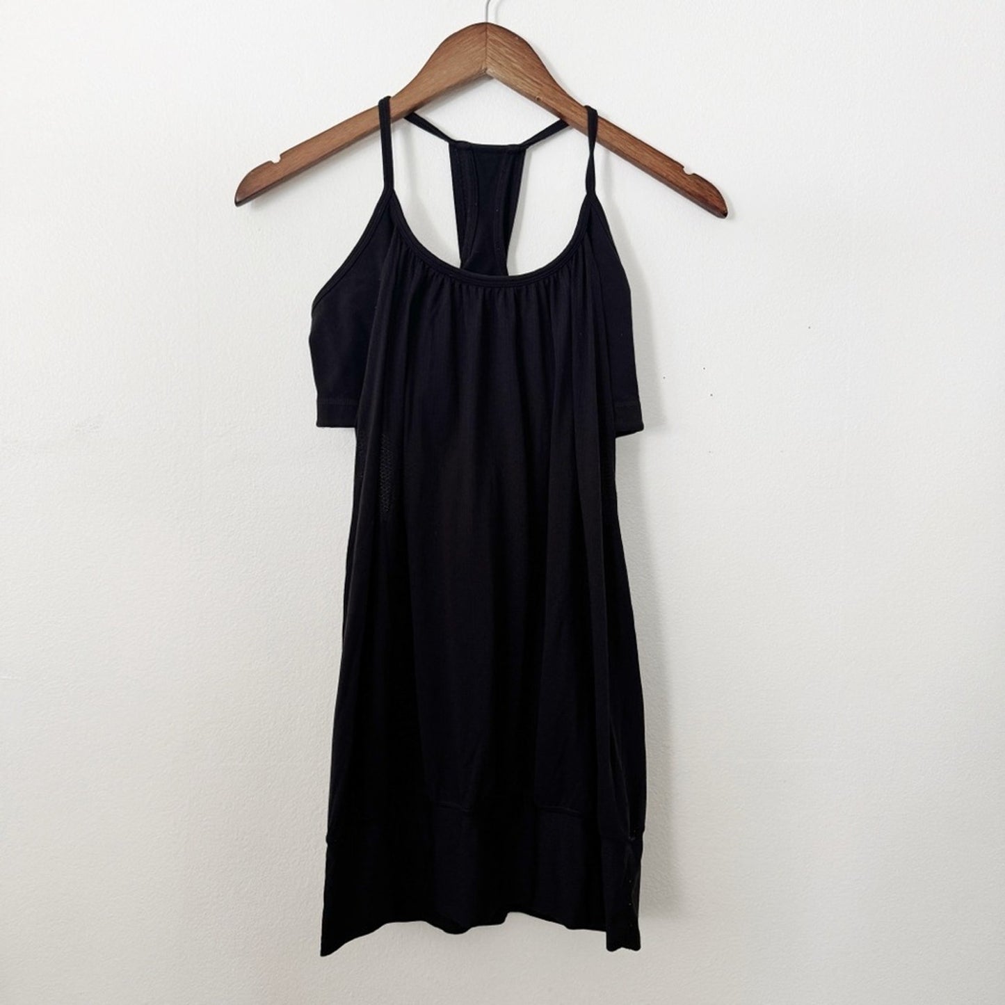 Lululemon tank with sports bra est 6/8