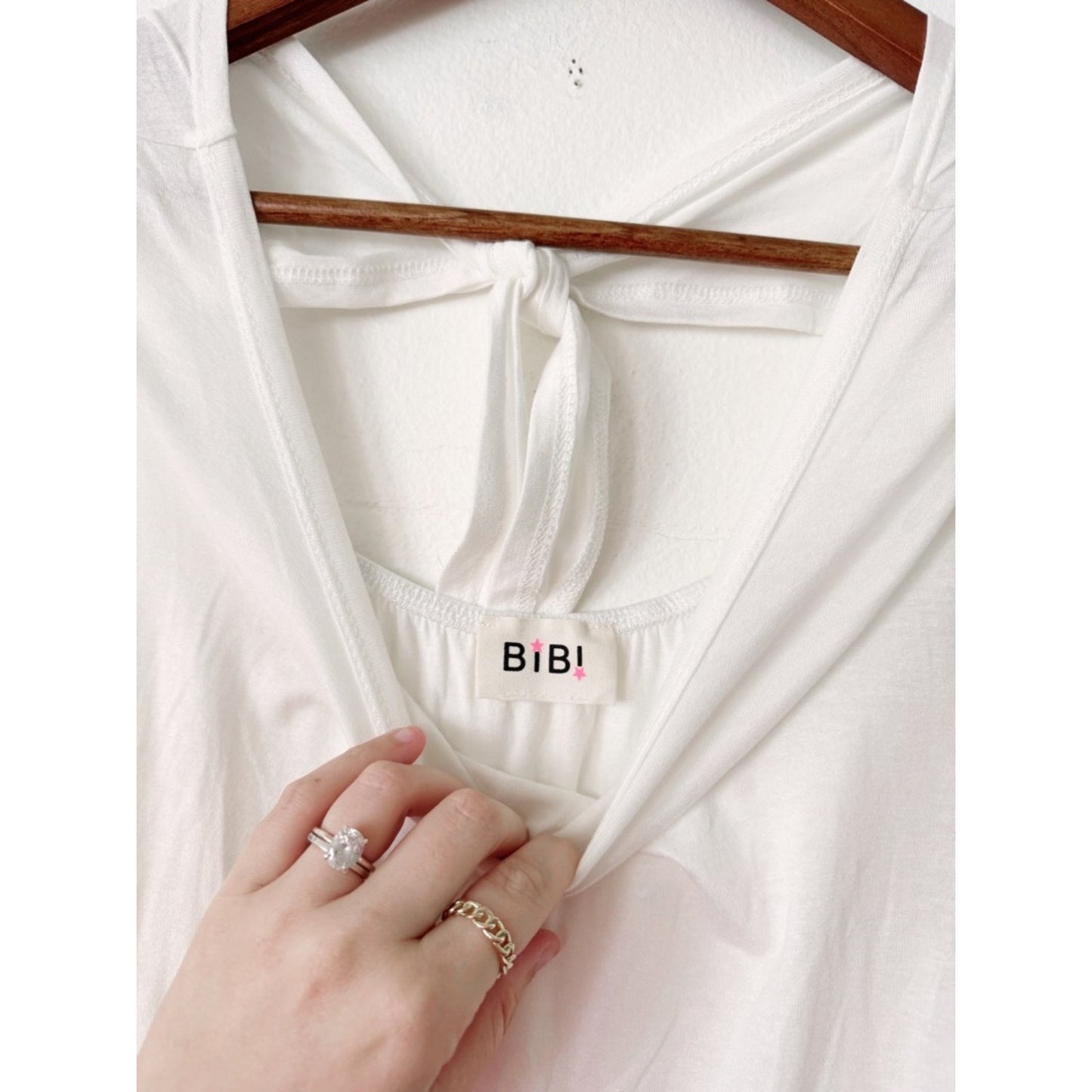 Bibi Women's White Sleeveless Tank Top medium