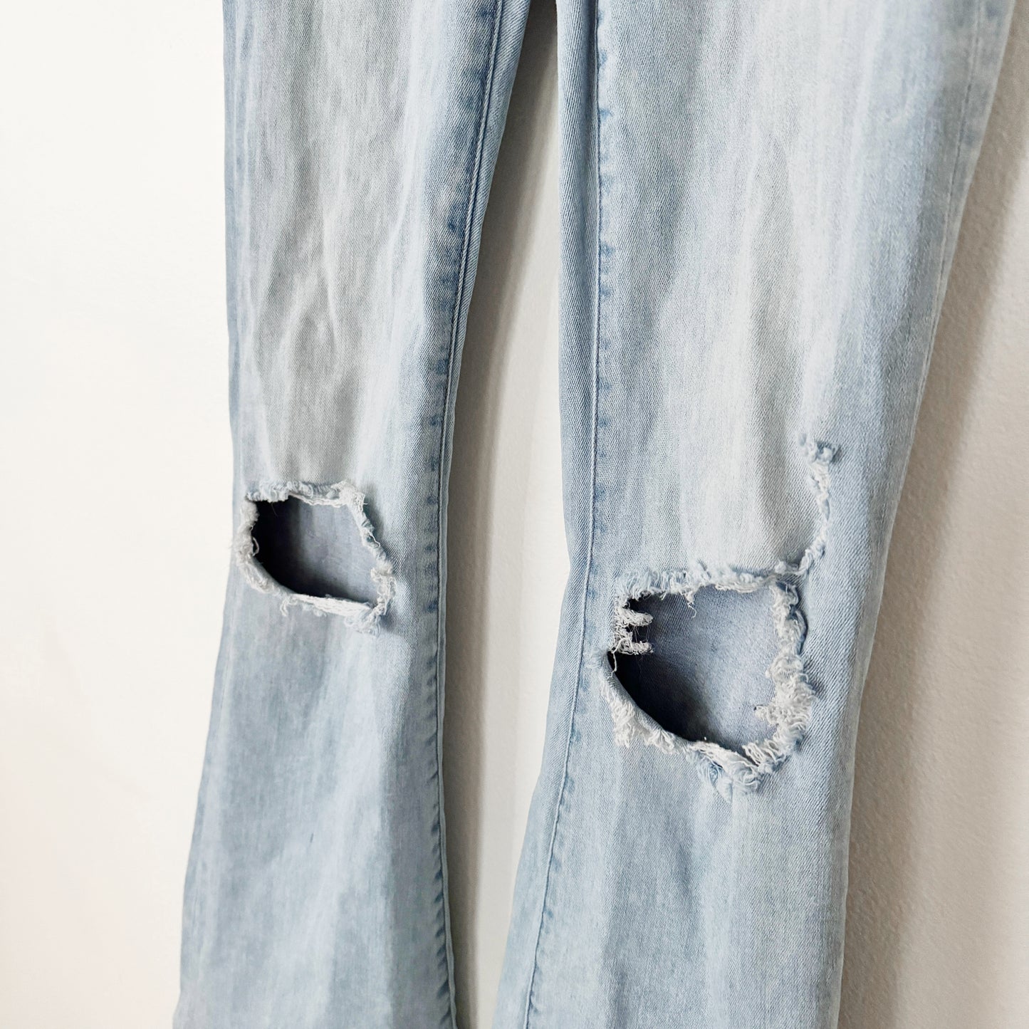 0 | American Eagle Light wash flares knee ripped jeans