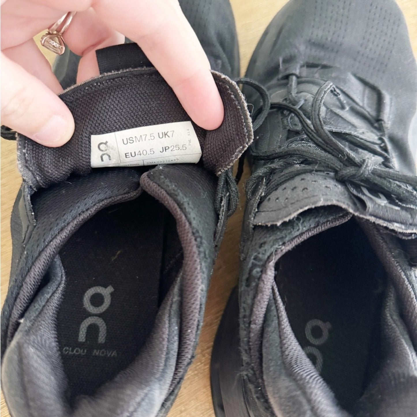On Running Cloud Black Athletic Sneakers mens 7.5