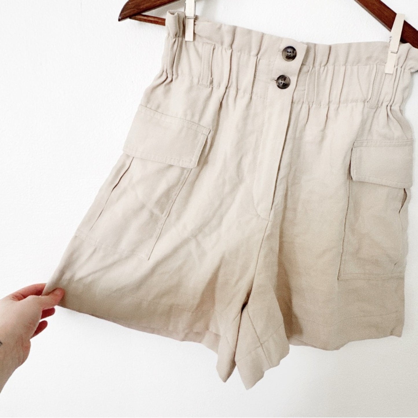 Women's Beige H&M Casual Shorts size 6