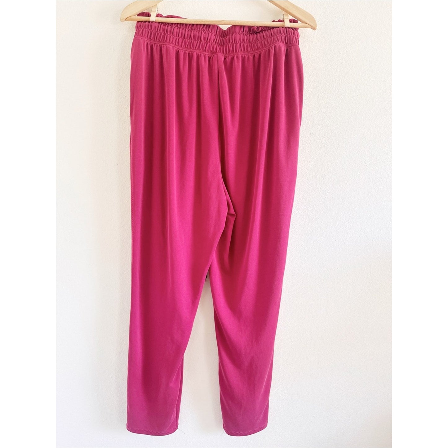 Fabletics Drawstring Jogger Pants in Wine medium