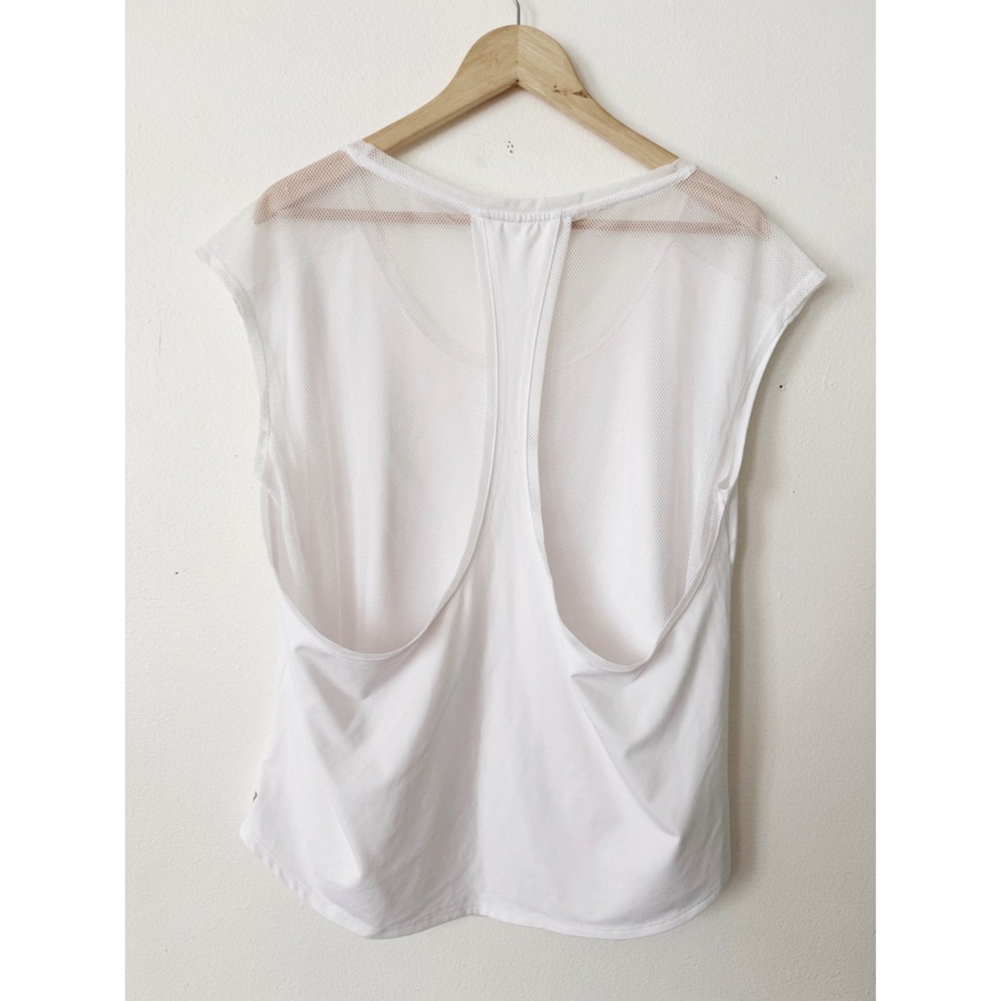 Fabletics White Women's Scoop Neck Athletic Top medium oversized