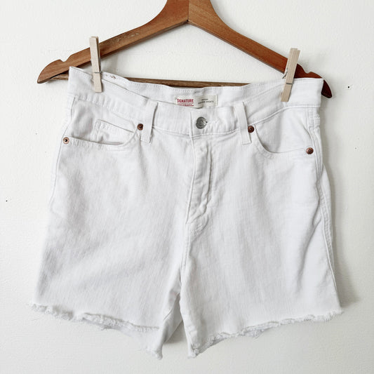 Signature white high rise Levi's size 8