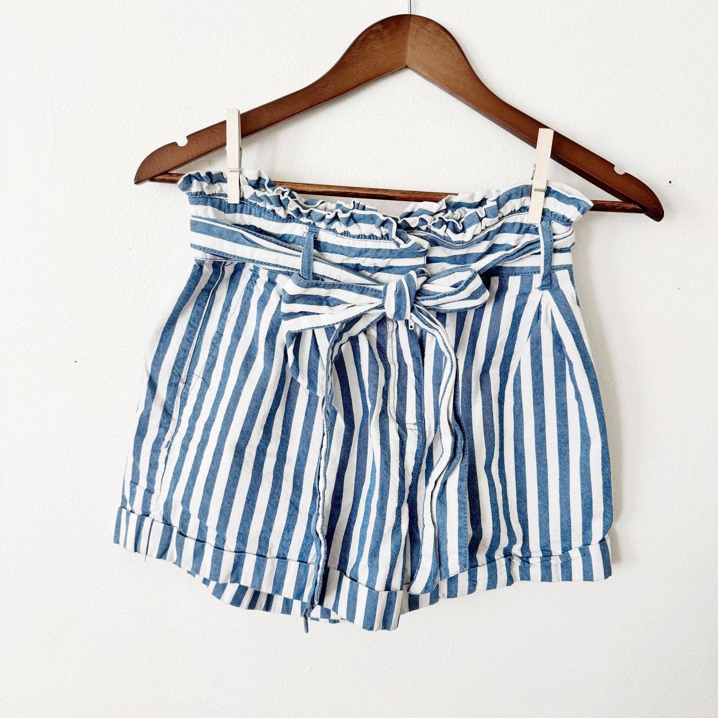 Forever 21 blue and white striped paper bag shorts small