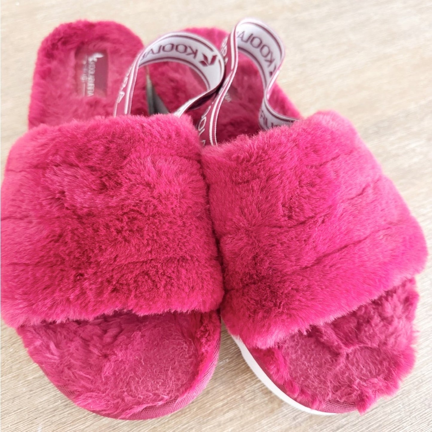 Koolaburra Women's Red Plush Slide Sandals women’s 10