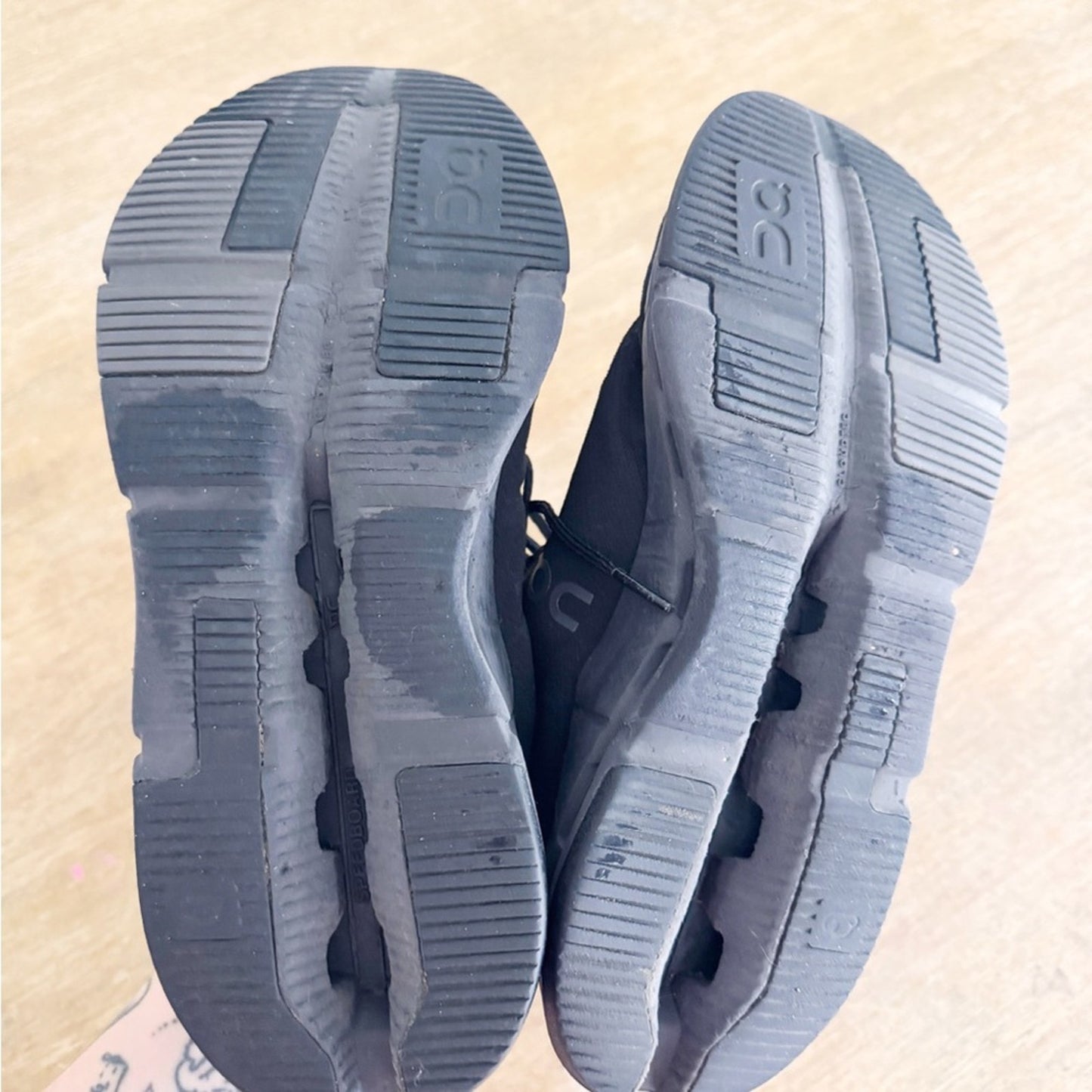 On Running Cloud Black Athletic Sneakers mens 7.5