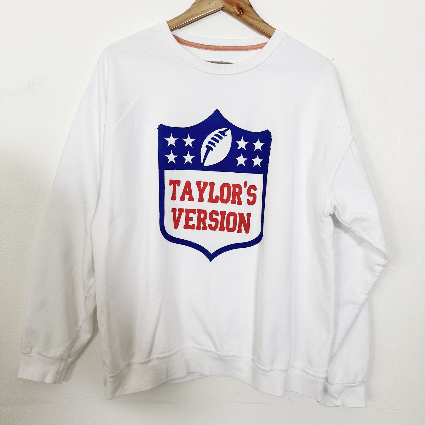 Large | Taylor’s version football pullover Fruit of the loom