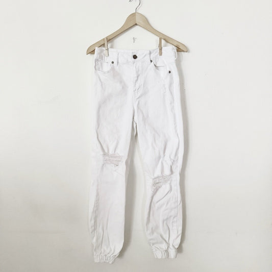 Sincerly Jules White Distressed Jogger-Style Boyfriend Jeans size 3