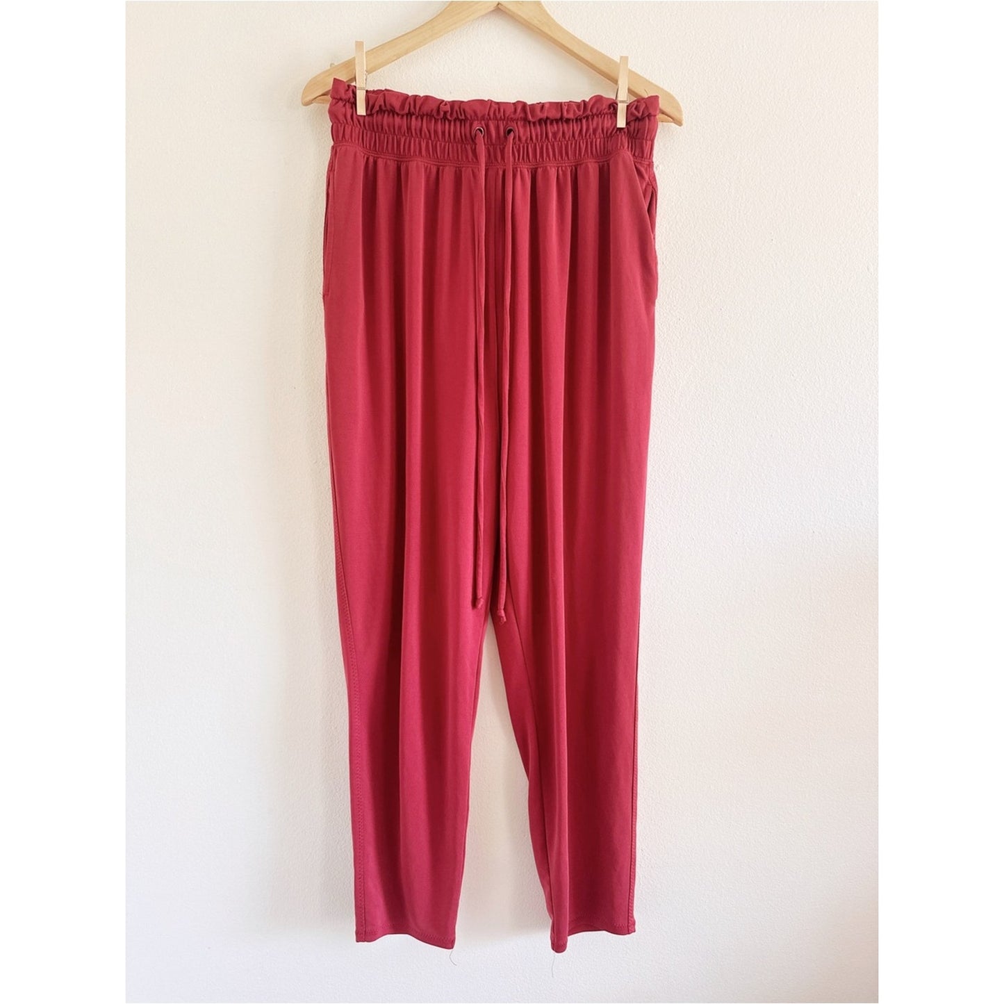 Fabletics Drawstring Jogger Pants in Wine medium