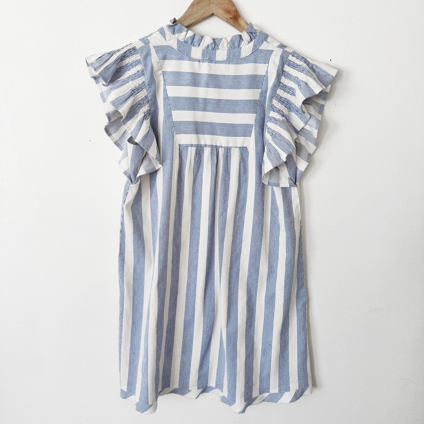 Umgee blue and white flutter sleeve dress small