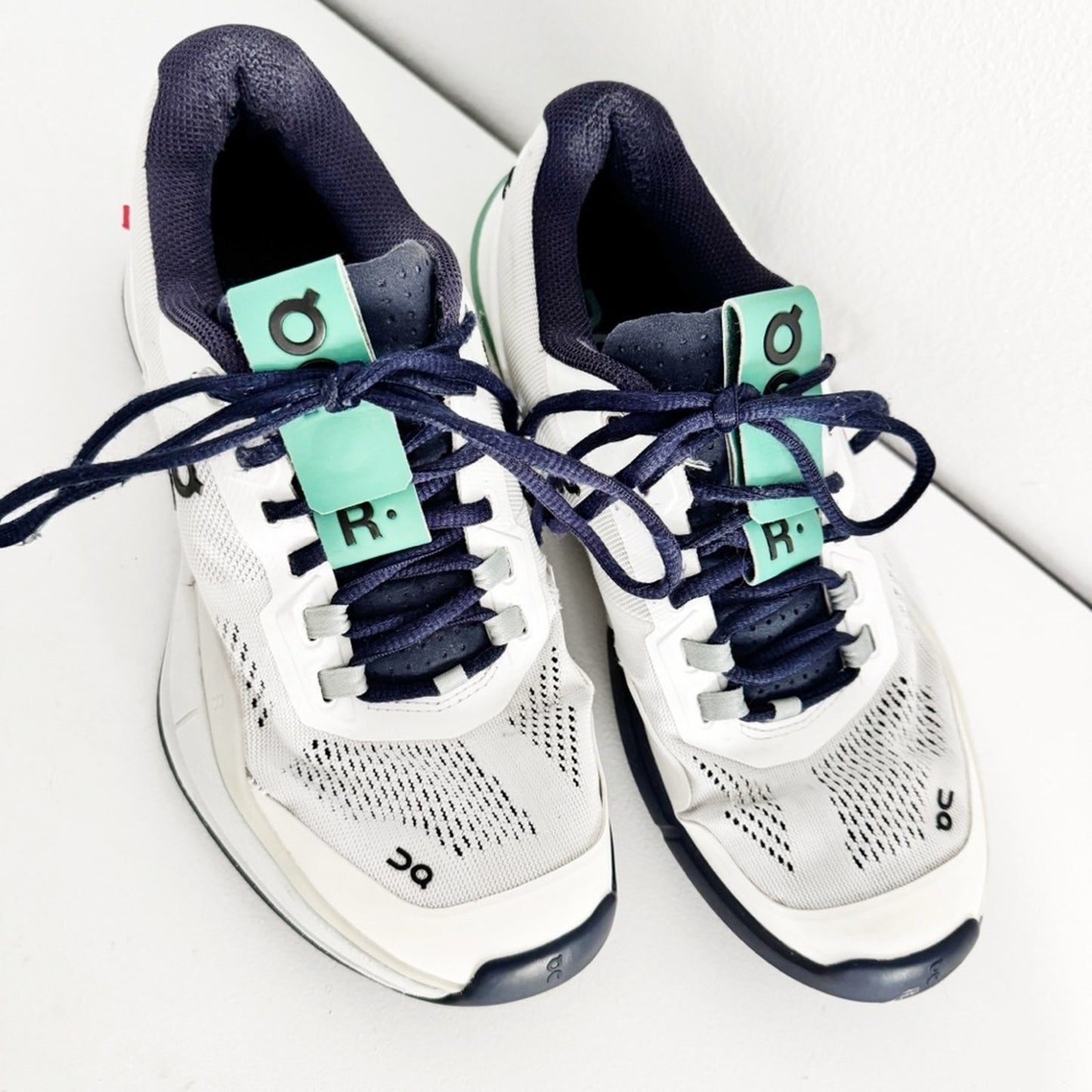 On The Roger Pro tennis shoes Women’s 8.5