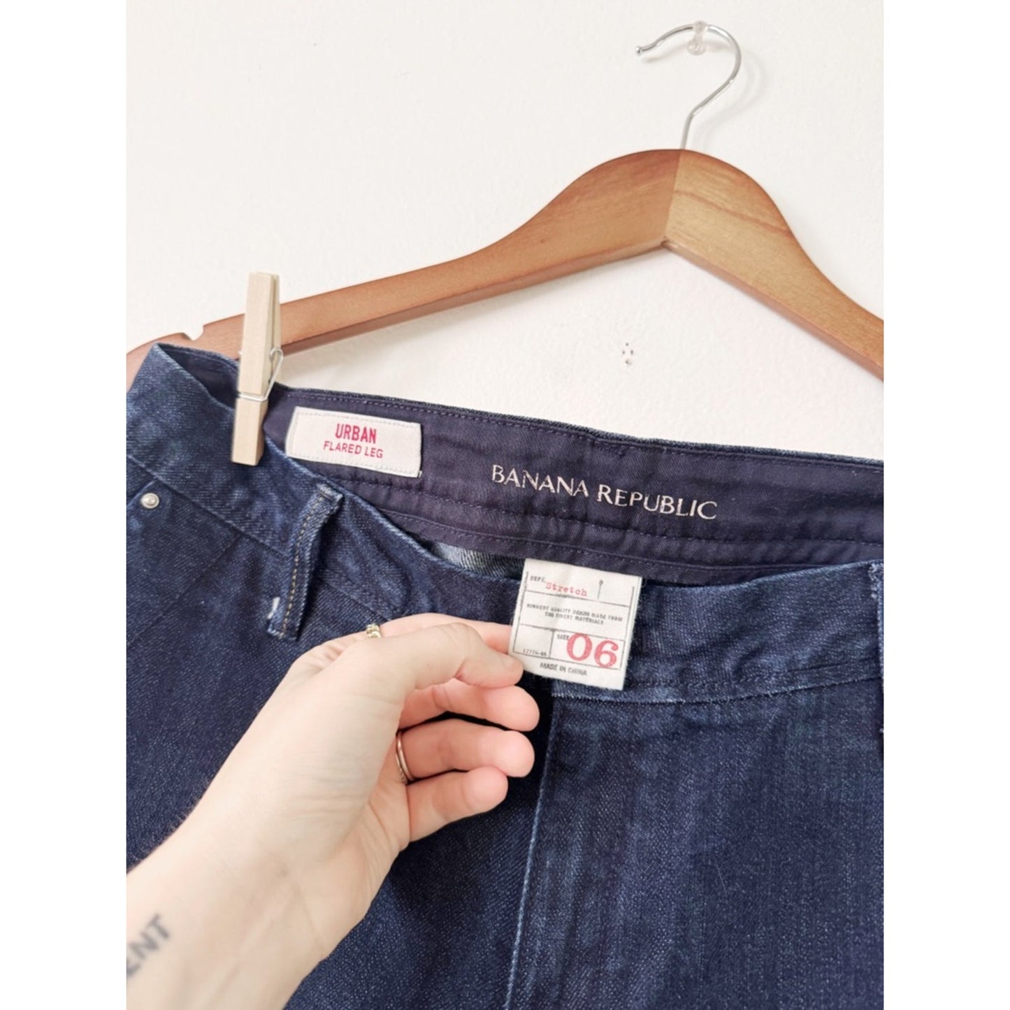 Banana Republic urban flared leg Leg Jeans size 6