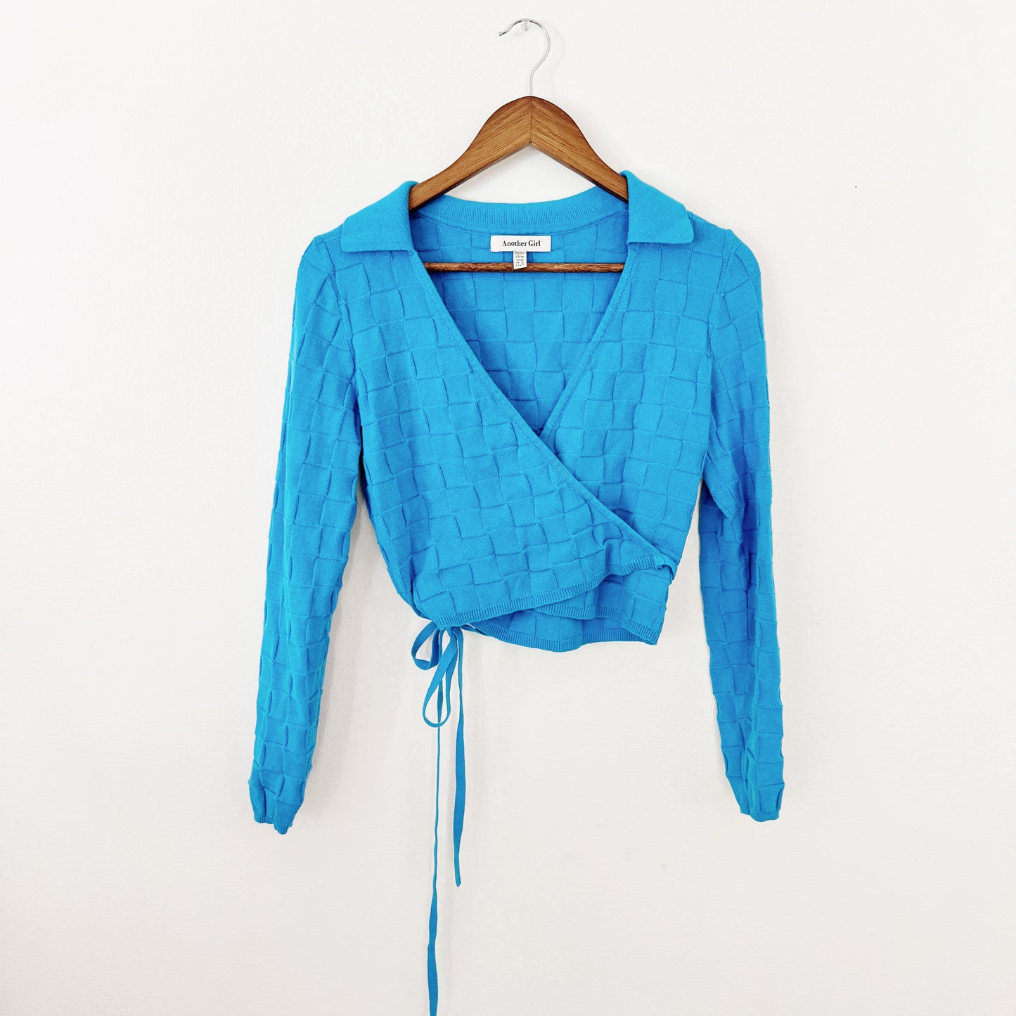 4 | blue checkered wrap top