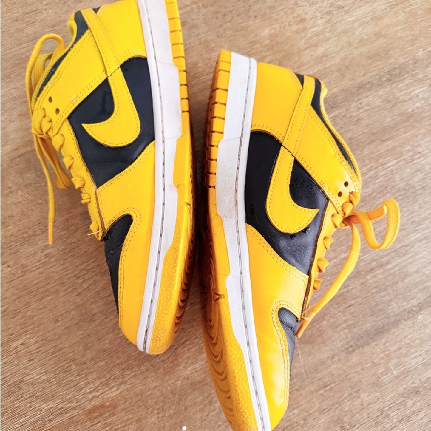 Nike dunk Low-Top goldenrod size 8