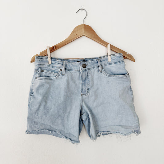 28 | Light wash Lee shorts
