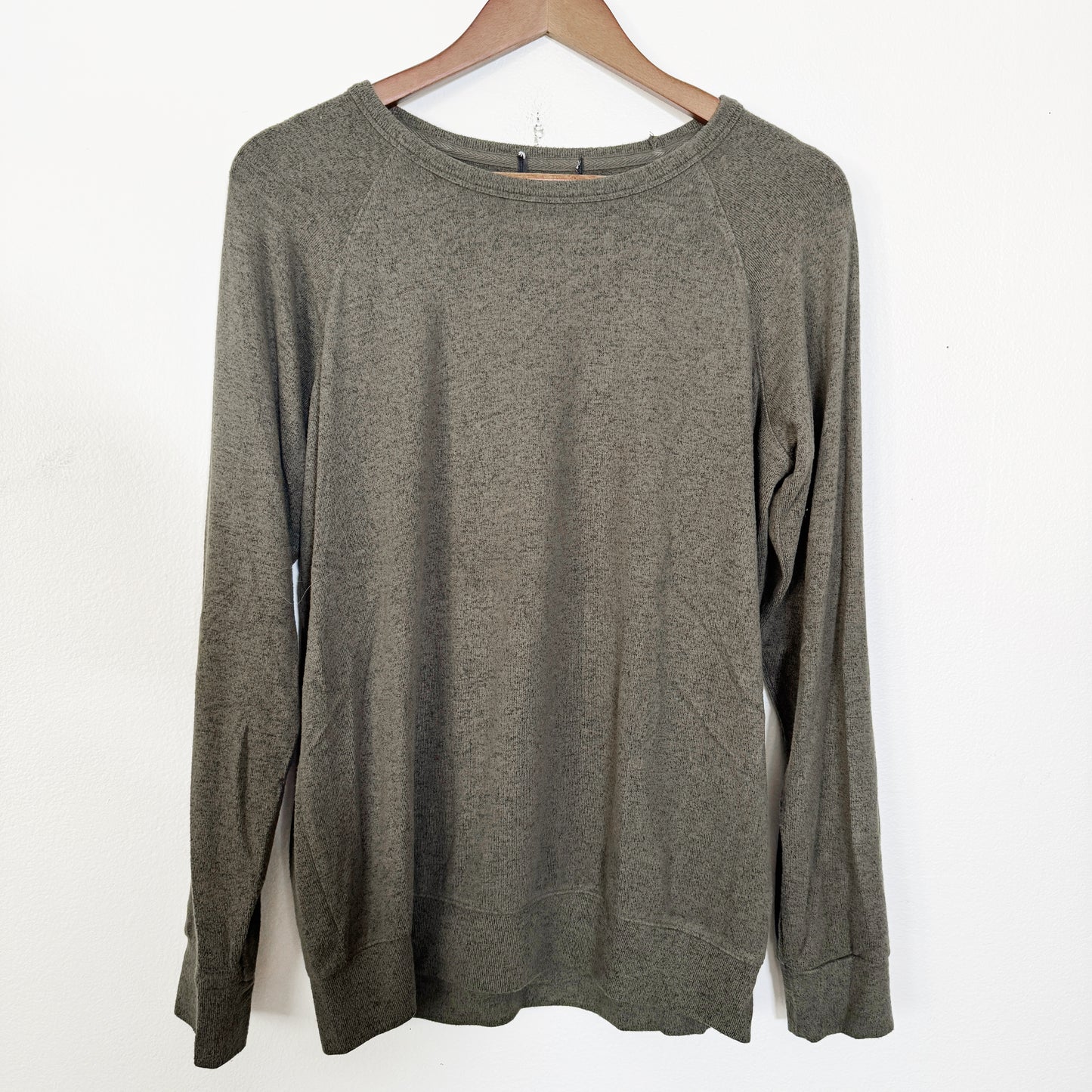 Small | Green knit oversized sweater 
David bitton