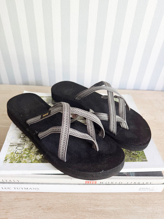8 women’s | Teva sandals