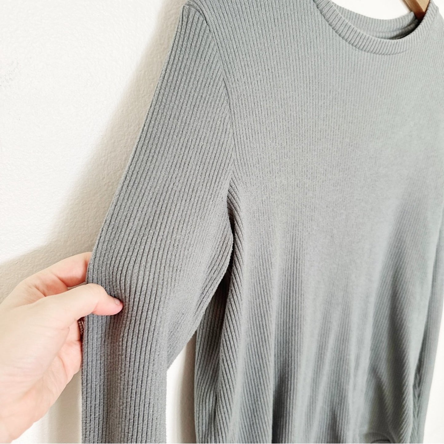 American Eagle Light Sage Ribbed Long Sleeve Top medium