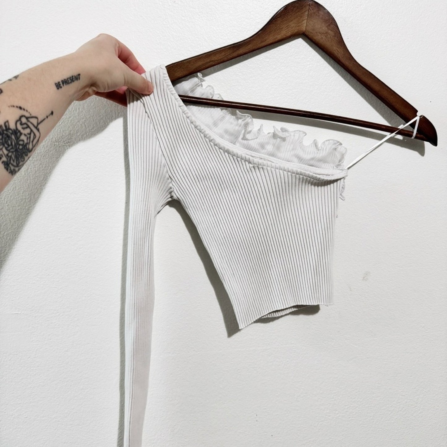 Zara 1 shoulder ruffle ribbed crop medium