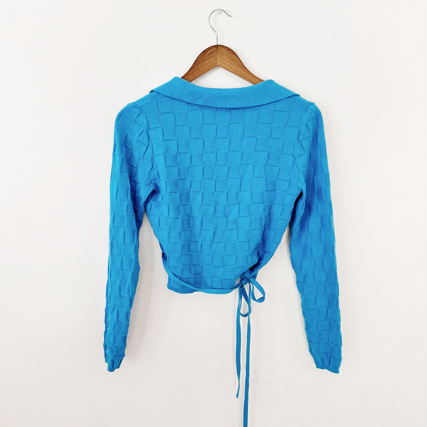 4 | blue checkered wrap top