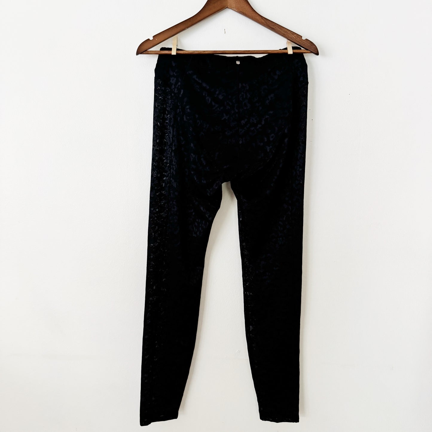 Medium | mesh leopard fabletics leggings