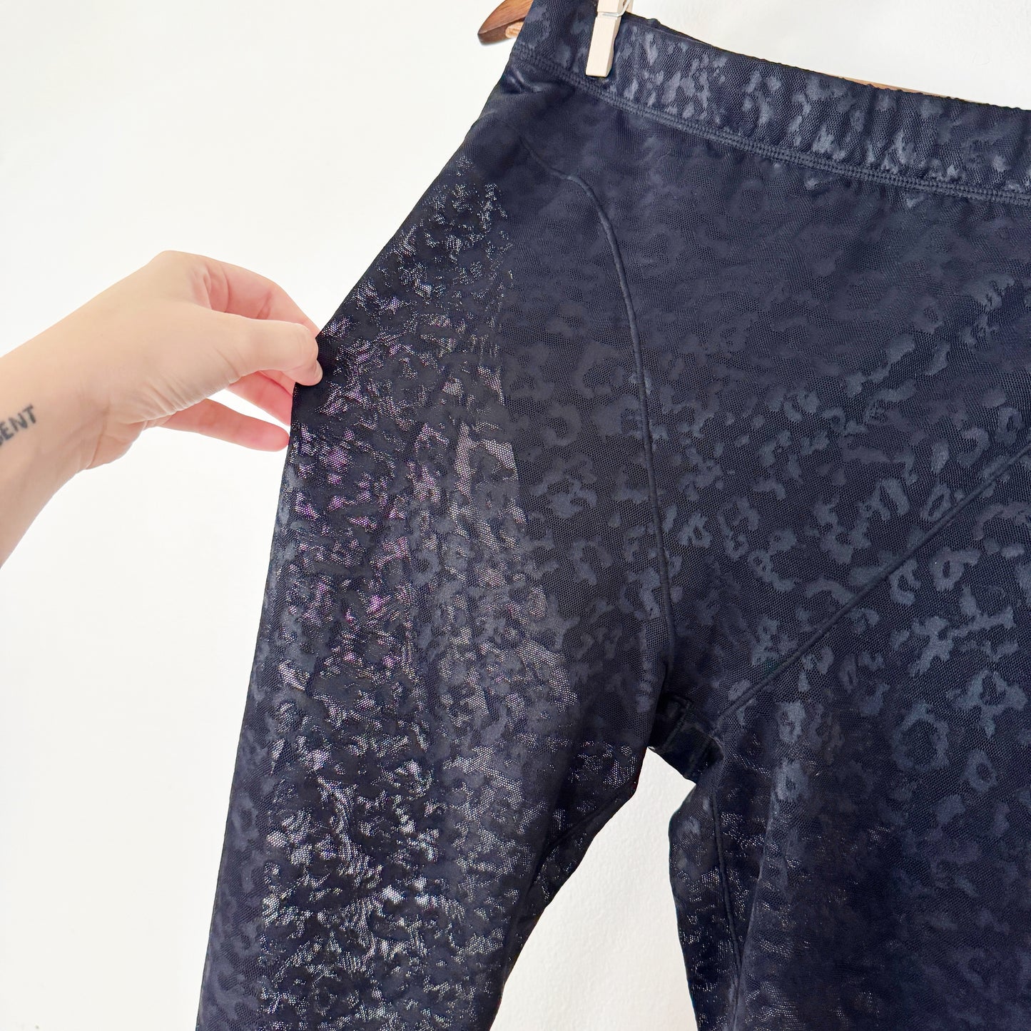 Medium | mesh leopard fabletics leggings