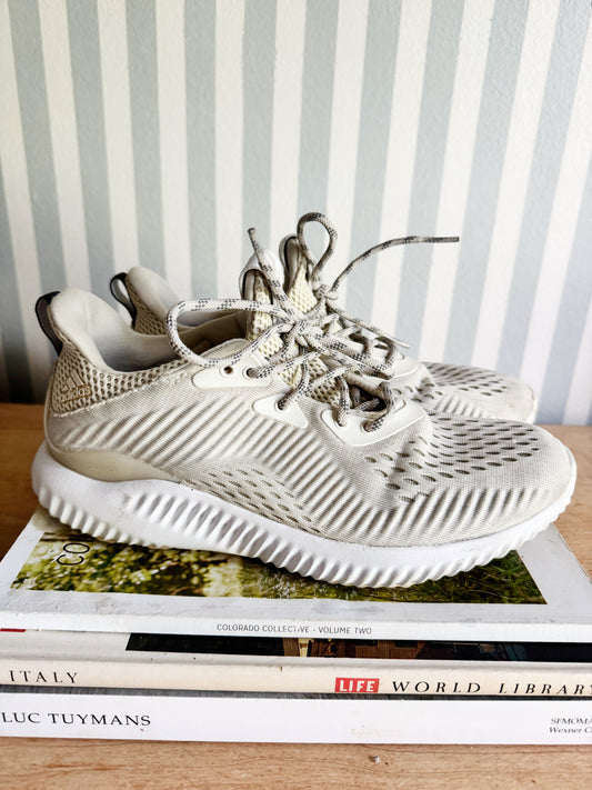 8 women’s | adidas alpha bounce