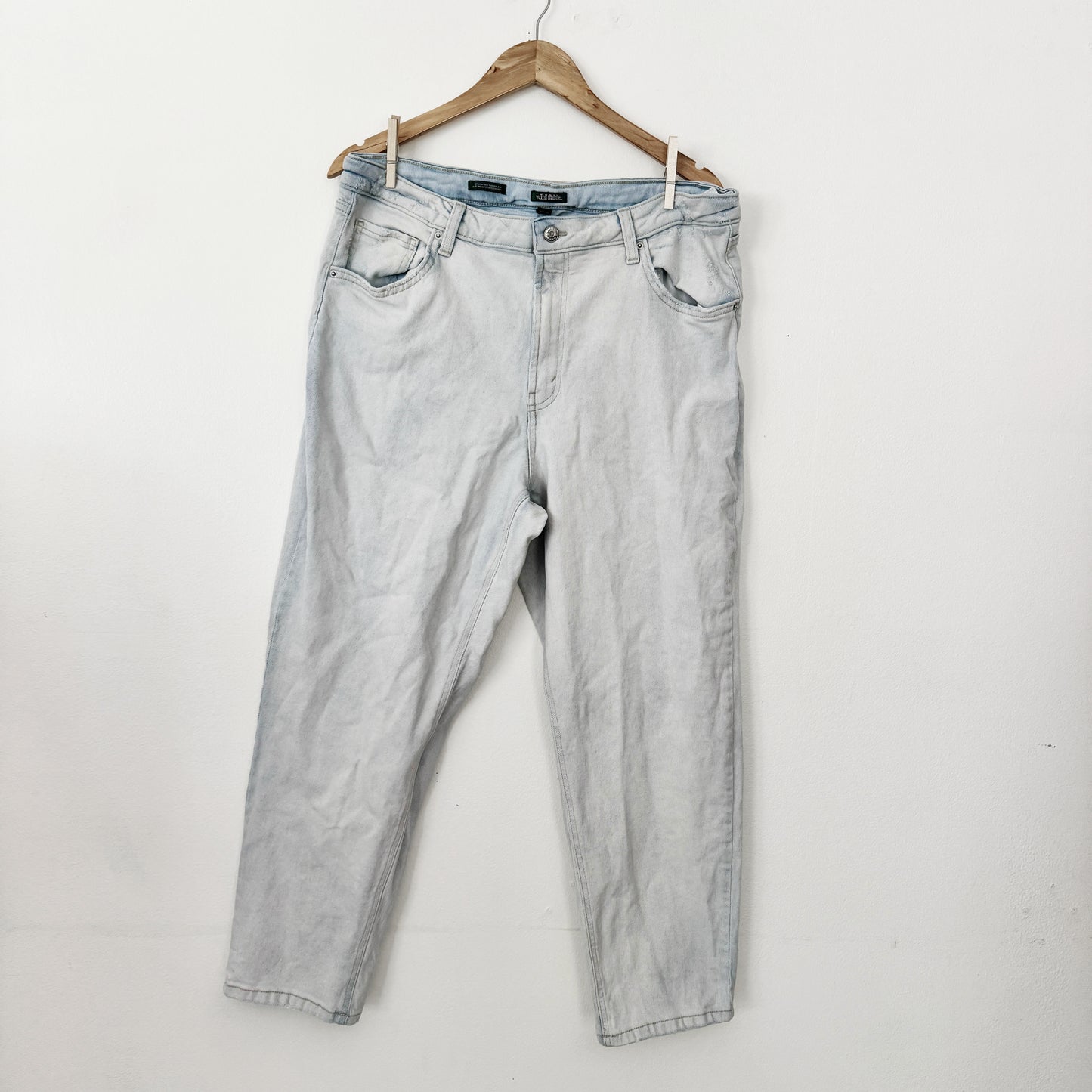 16 | Wild fable light wash high rise tapered