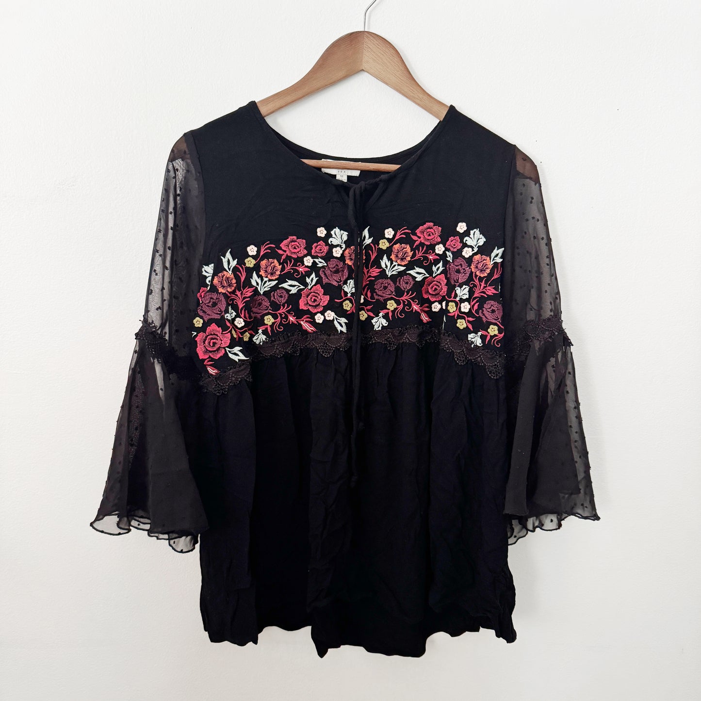 Medium | Floral & mesh umgee blouse