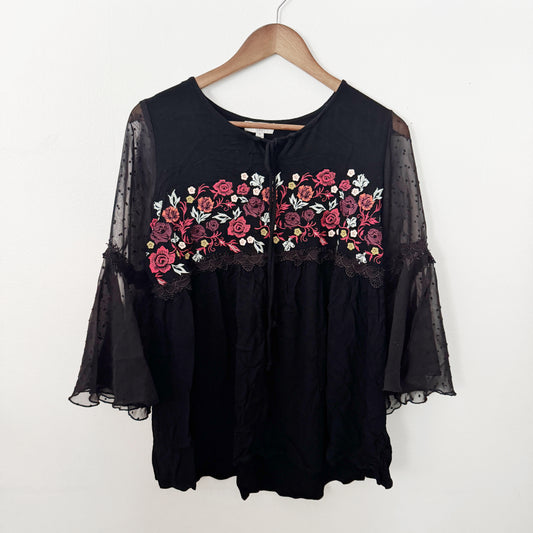Medium | Floral & mesh umgee blouse