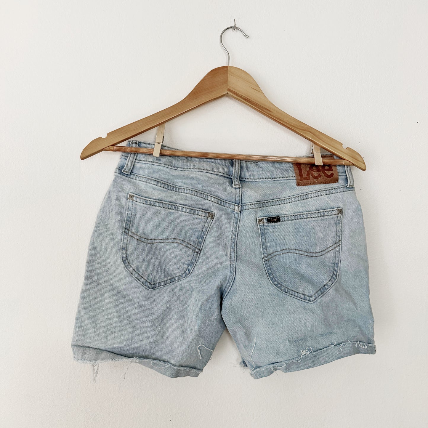 28 | Light wash Lee shorts