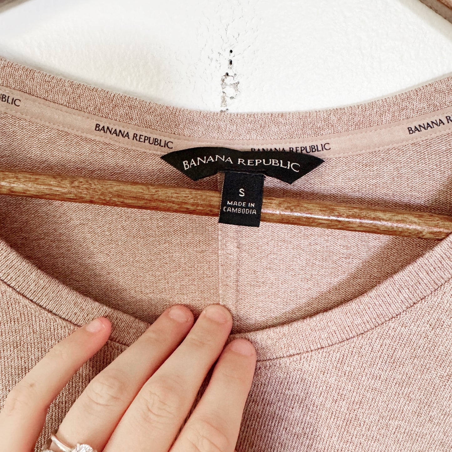 Small oversized | Beige knit long sleeve
Banana republic