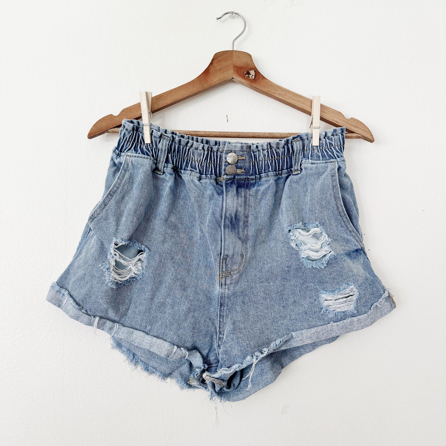 Large | elastic waistband distressed shorts