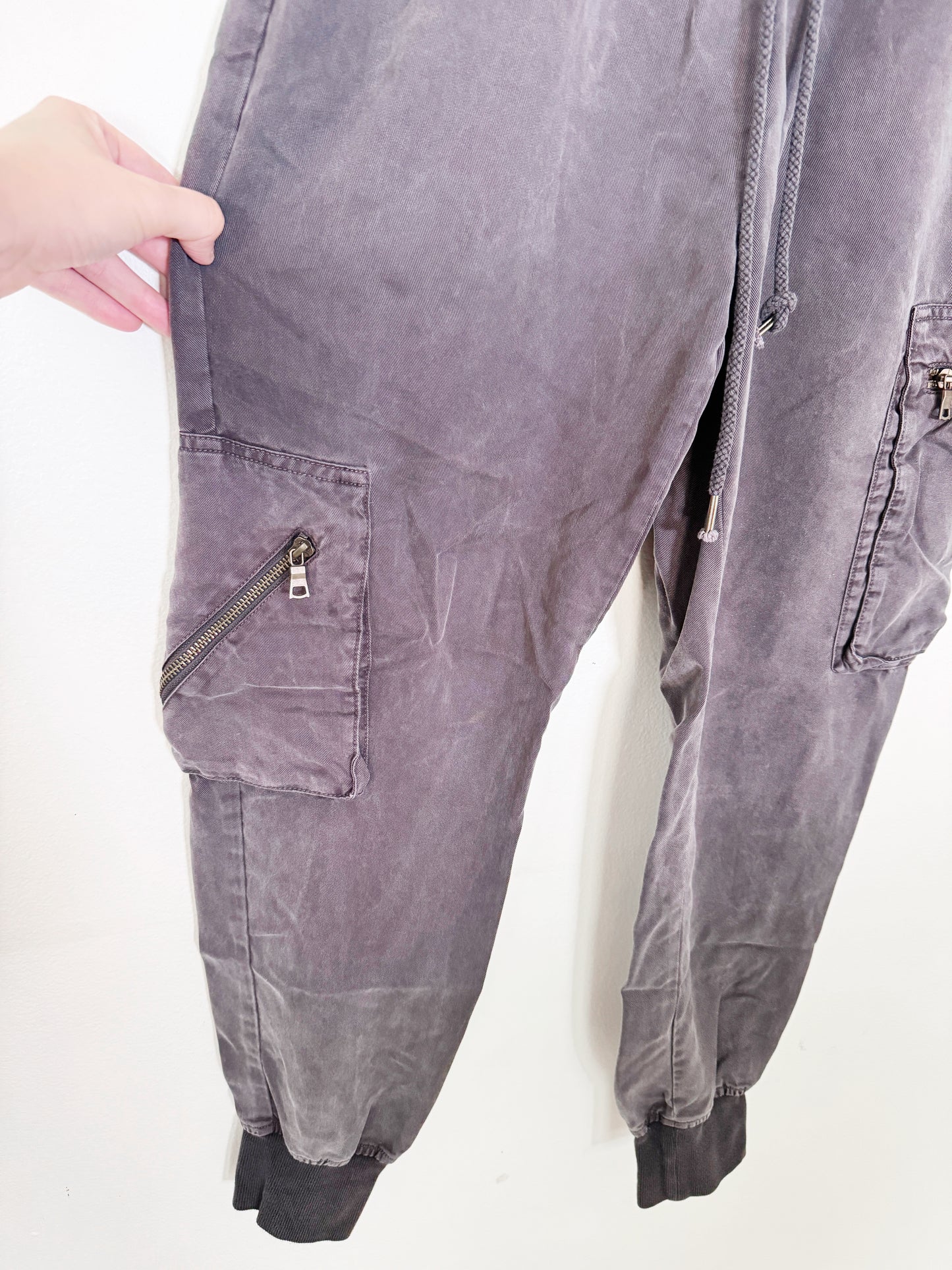 XS | Young fabulous & broke black jogger cargos