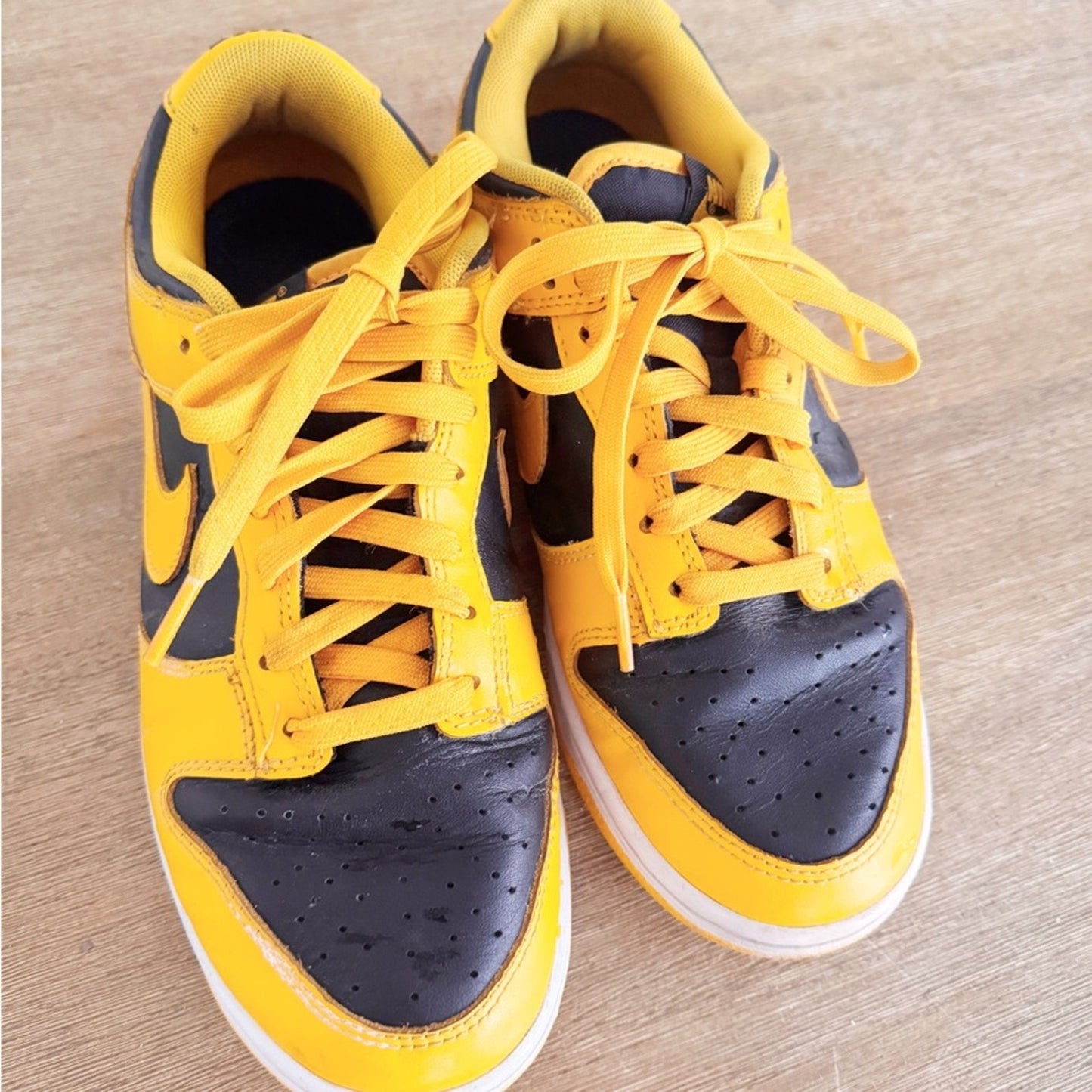 Nike dunk Low-Top goldenrod size 8