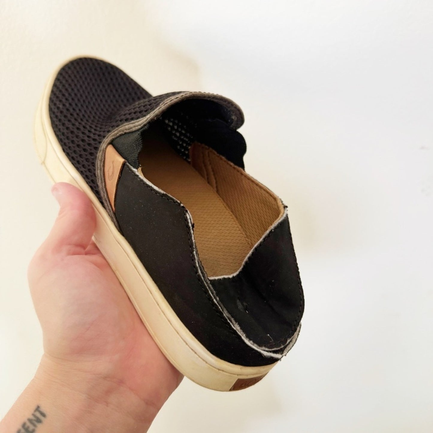 Olukai Pehuea Black slip ons 7.5 women’s