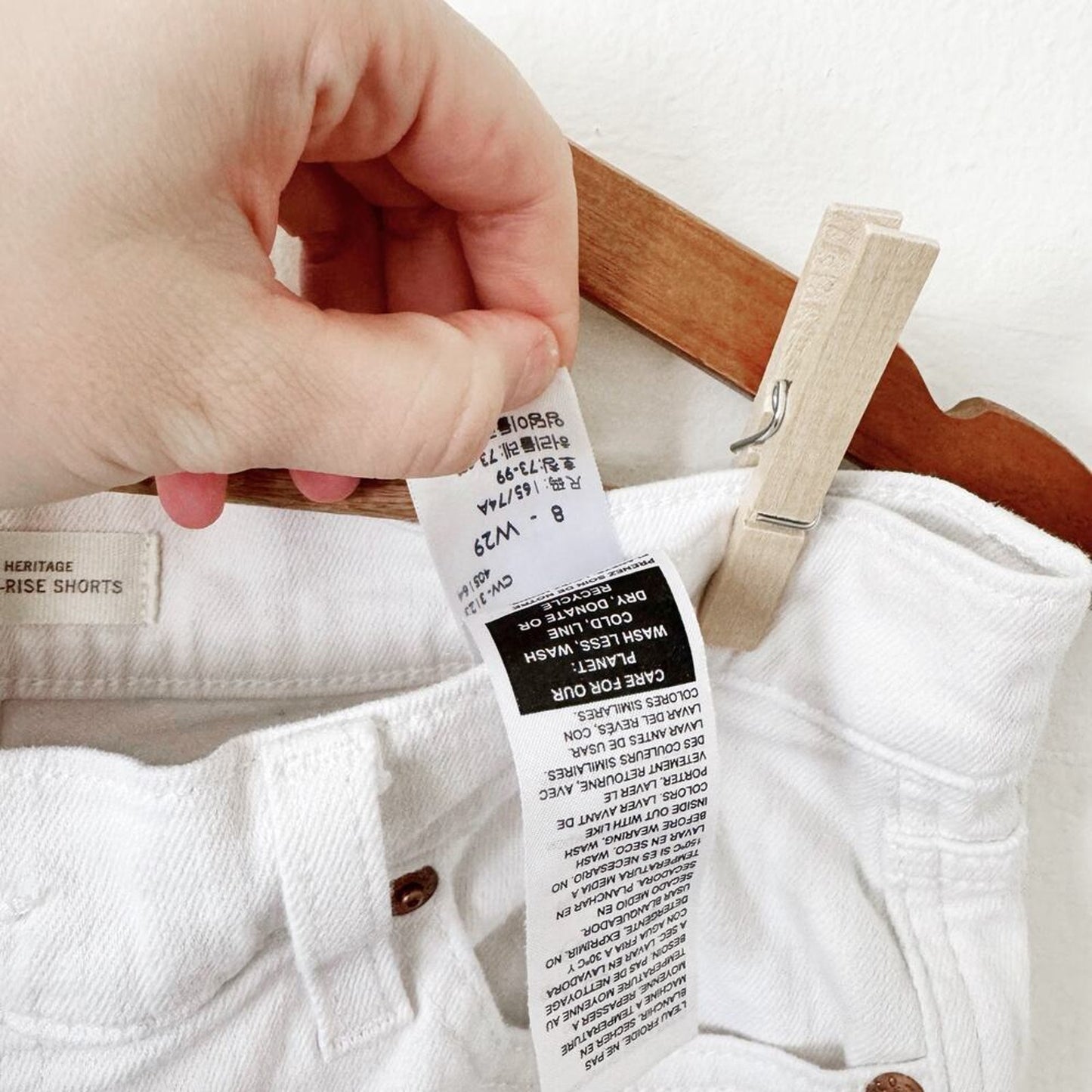 Signature white high rise Levi's size 8